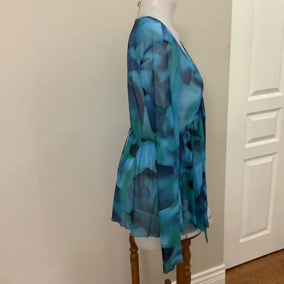 NEW Beautiful semi sheer top Medium - Picture 3 of 12